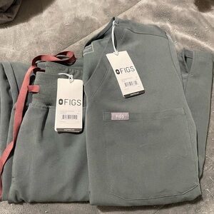 NWT Figs scrub set